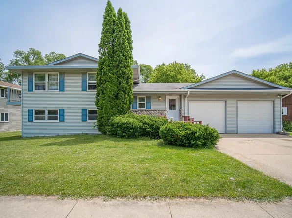 740 Timberline Trl, Hartford, WI 53027