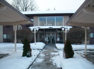 955 N Cass Lake Rd, Waterford, MI 48328