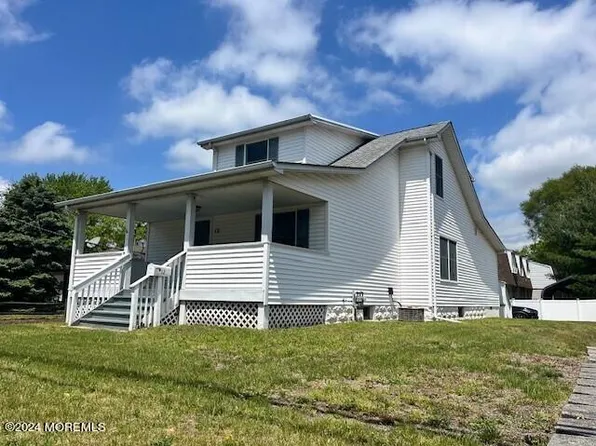 12 Wood Ave, Englishtown, NJ 07726