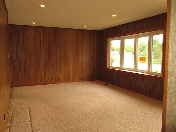 2nd image of 410 Hillside Dr
