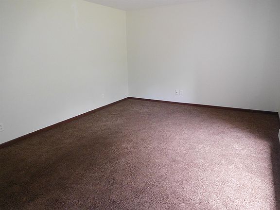 3rd image of 685 King St APT A8