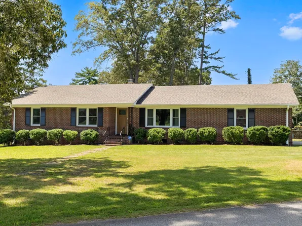1 Dickens Ln, Taylors, SC 29687