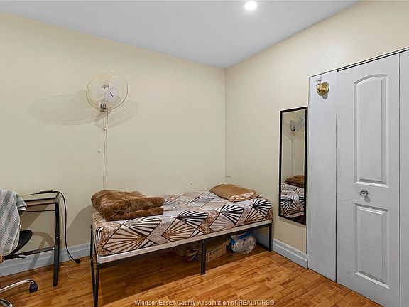 5th image of 609 Saint Joseph St