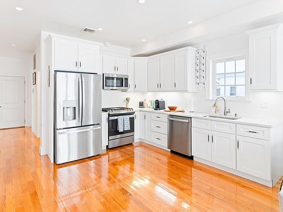 3rd image of 279-283 Shirley St #2