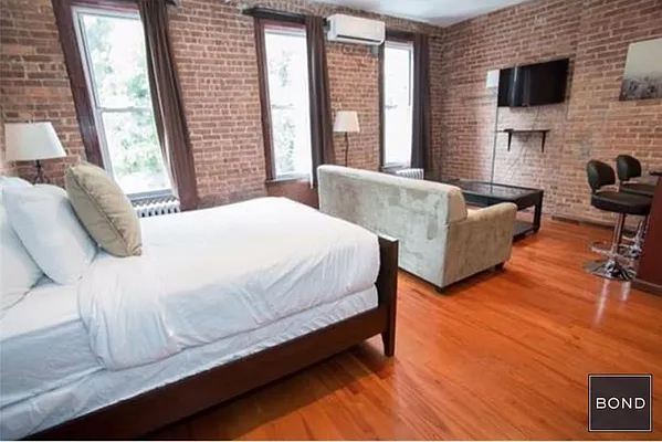 Rented by Bond New York | media 24