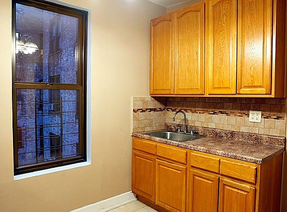 2nd image of 881 Washington Ave APT 2C