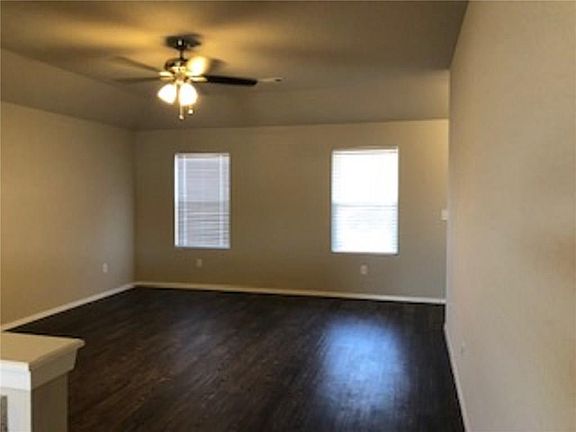 3rd image of 209 E Kara Ln