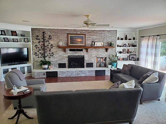 3rd image of 263 Bayview Dr