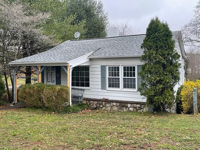 1st image of 7 Pin Oak Ln