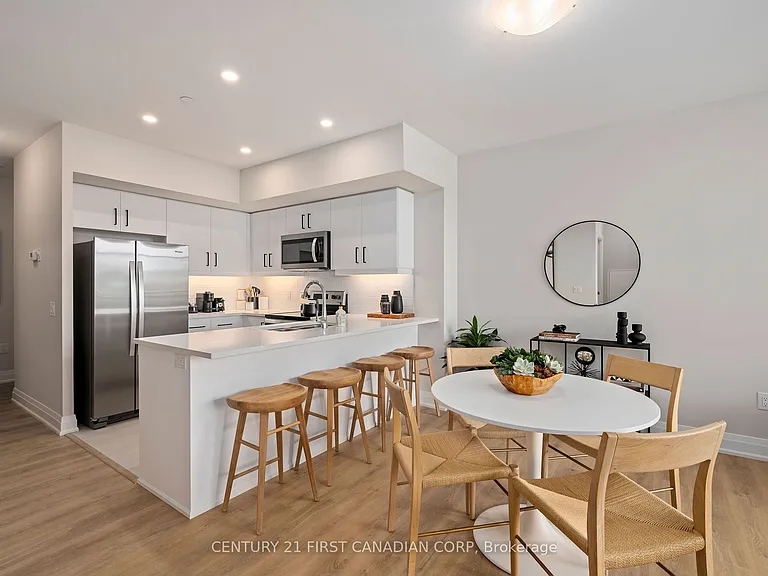 4286 King St E #905 — Photo 12