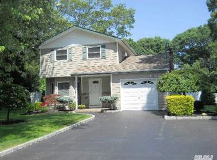 392 Birch Hollow Dr, Shirley, NY 11967