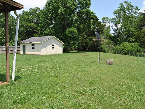 4th image of 2823 Greenview Dr