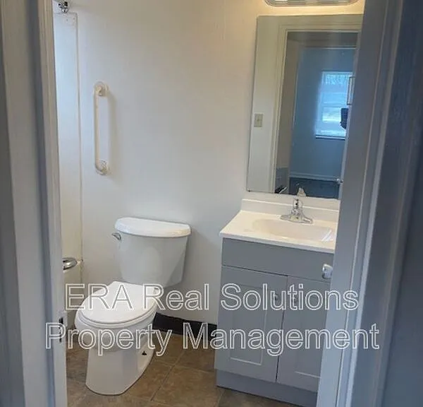 323 Mayfair Blvd #C — Photo 4