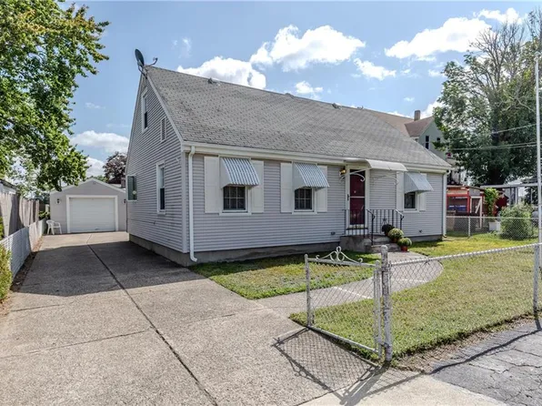 15 Gardner St, Pawtucket, RI 02861