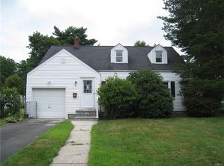 16 Nutmeg Rd, Bridgeport, CT 06610