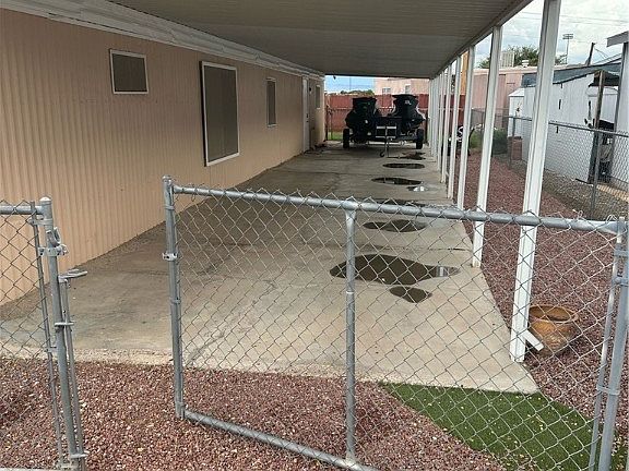 5th image of 940 Safari Drive
