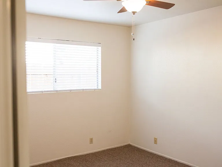 Crestline Apartments — Photo 9