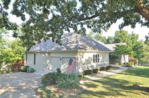 3rd image of 15506 Overbrook Ln