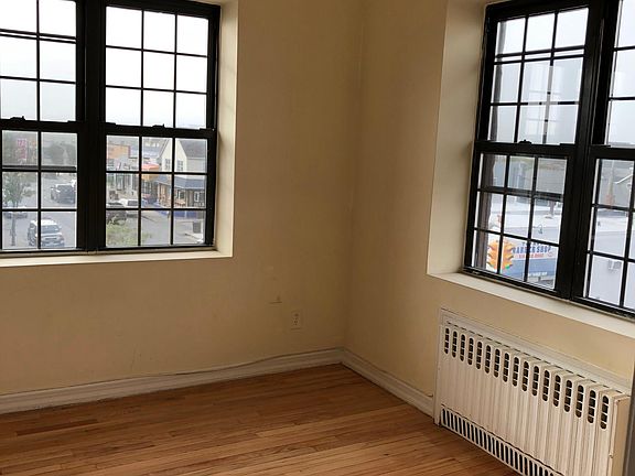 4th image of 890 W Beech St APT 2D