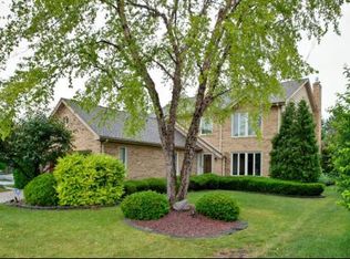 2374 E Bradshire Ct, Arlington Heights, IL 60004