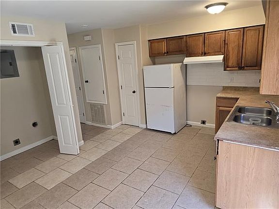 4th image of 3325 Golden Dr APT C