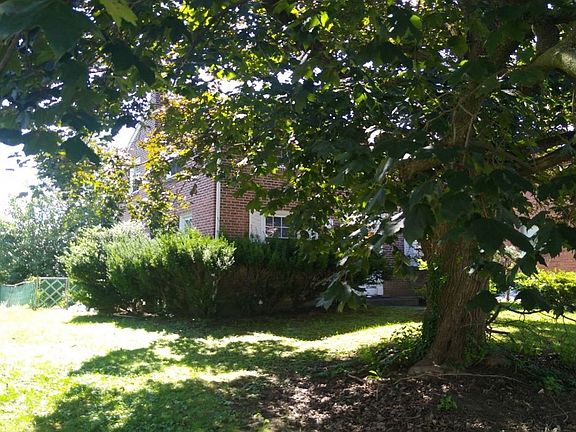 3rd image of 242 Bryn Mawr Ave