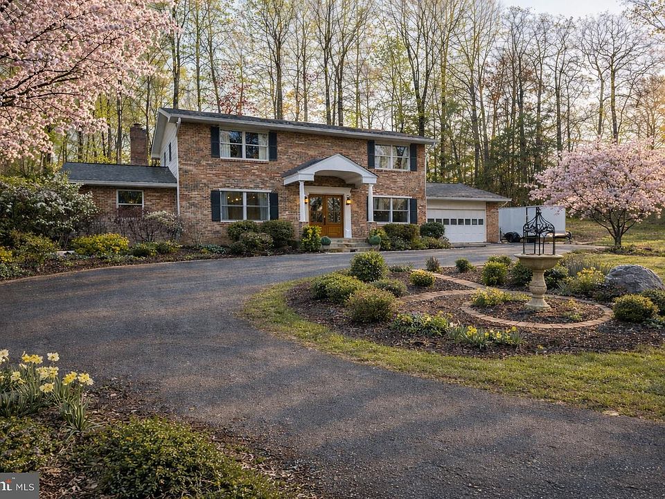 2nd image of 2701 Omisol Rd