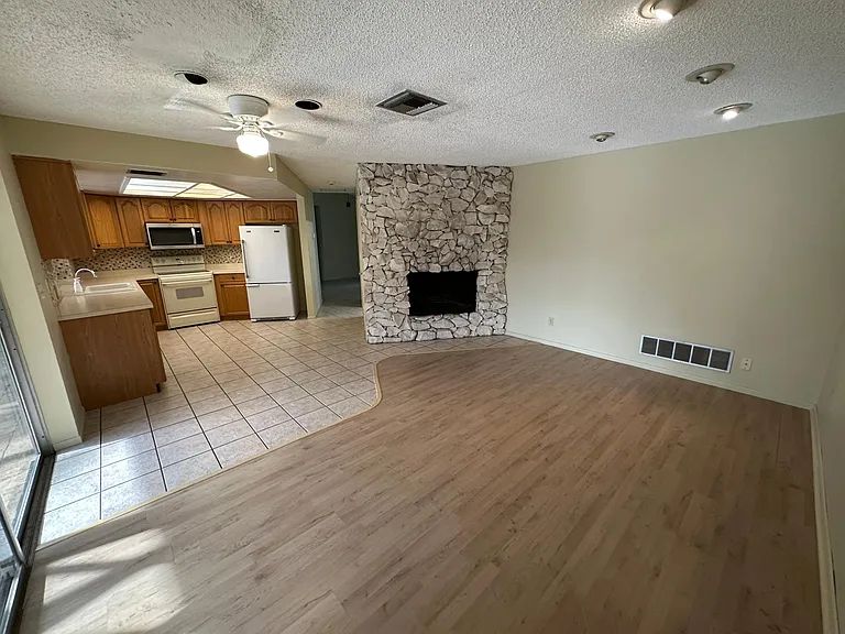 1939 Arvis Cir W — Photo 11