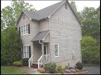 Great house with clean and beautiful landscaping