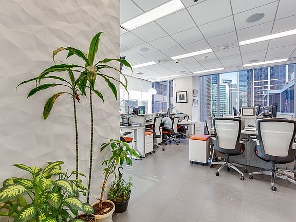 5th image of 50 W 47th St Unit 20N