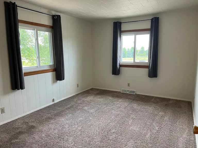 W210N11785 Hilltop Dr — Photo 19