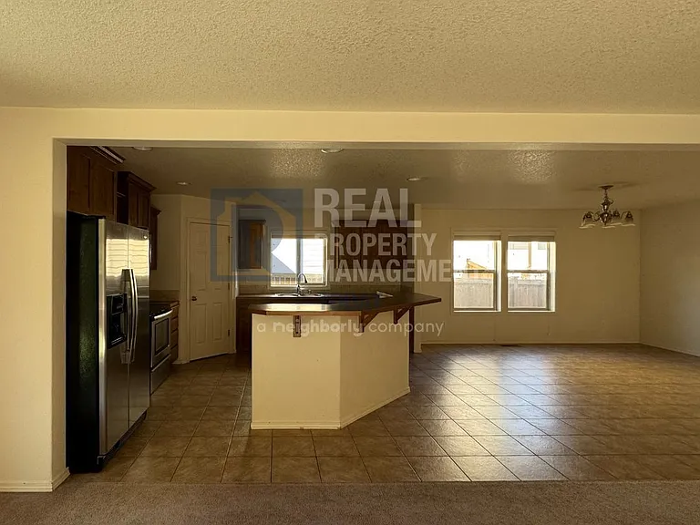 3611 Loren St NE — Photo 7