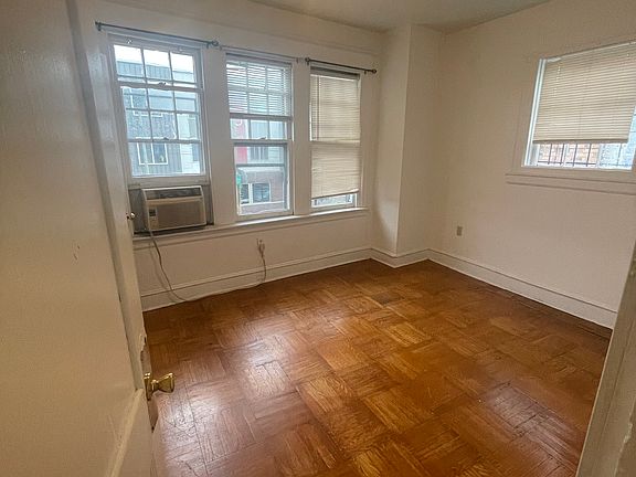 2nd image of 4624 Woodland Ave #2F