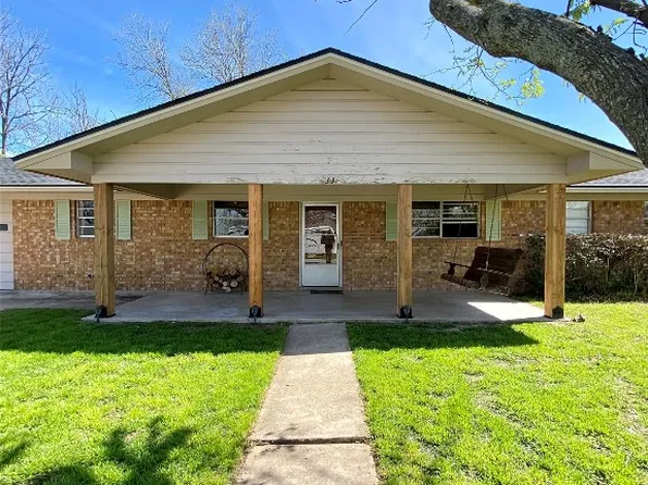 933 N Pecan St, Hico, TX 76457