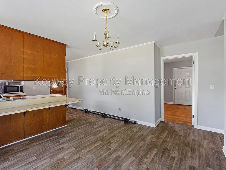 2105 Eastland Dr — Photo 7