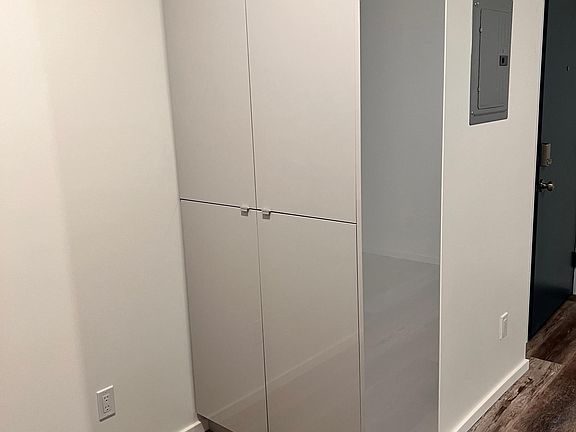 5th image of 714 10th Ave E #1