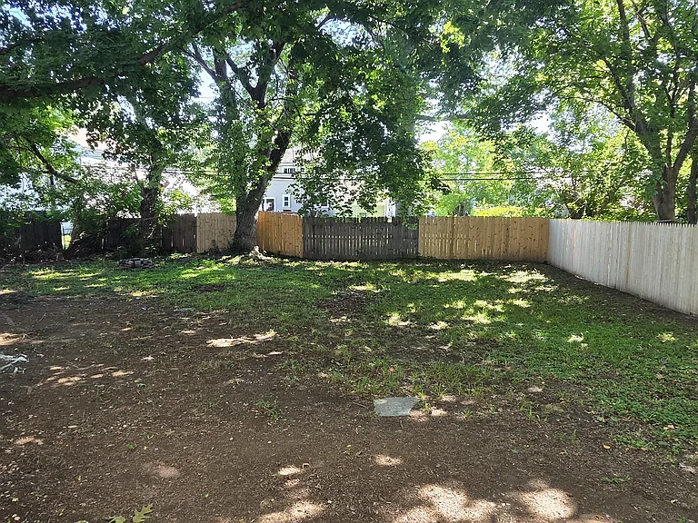 1019 Green Ln — Photo 36
