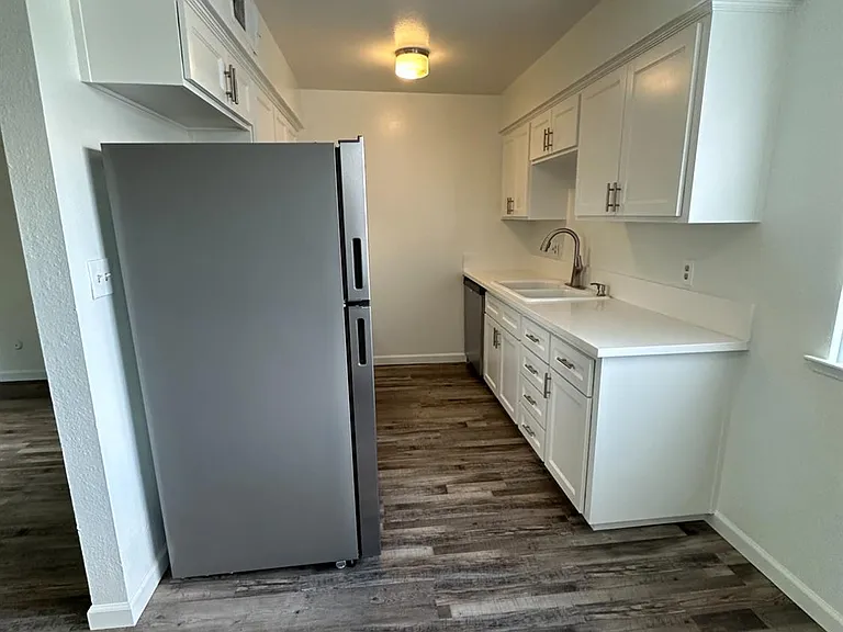 1069 Cherry Ln #D — Photo 5