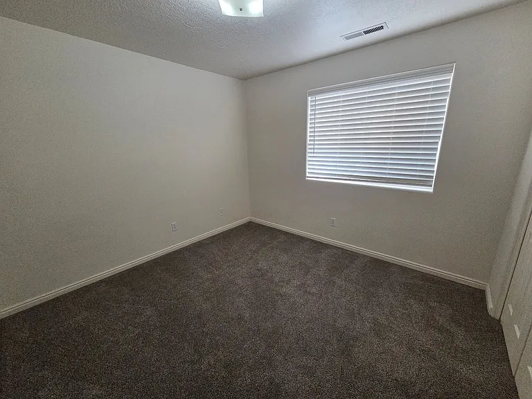 165 N 300 E — Photo 8