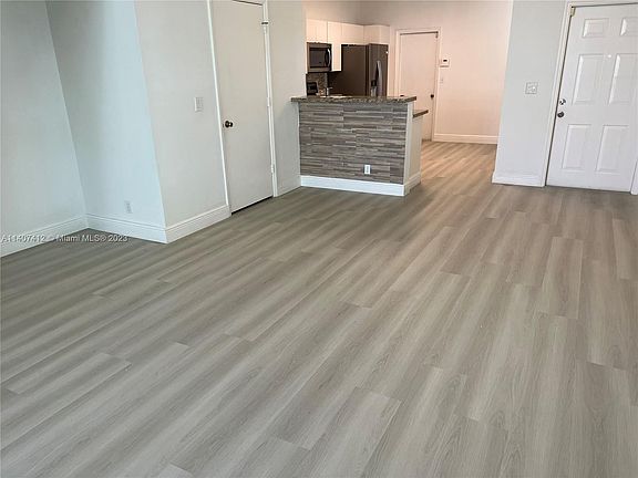 4th image of 2090 Madeira Dr #2090