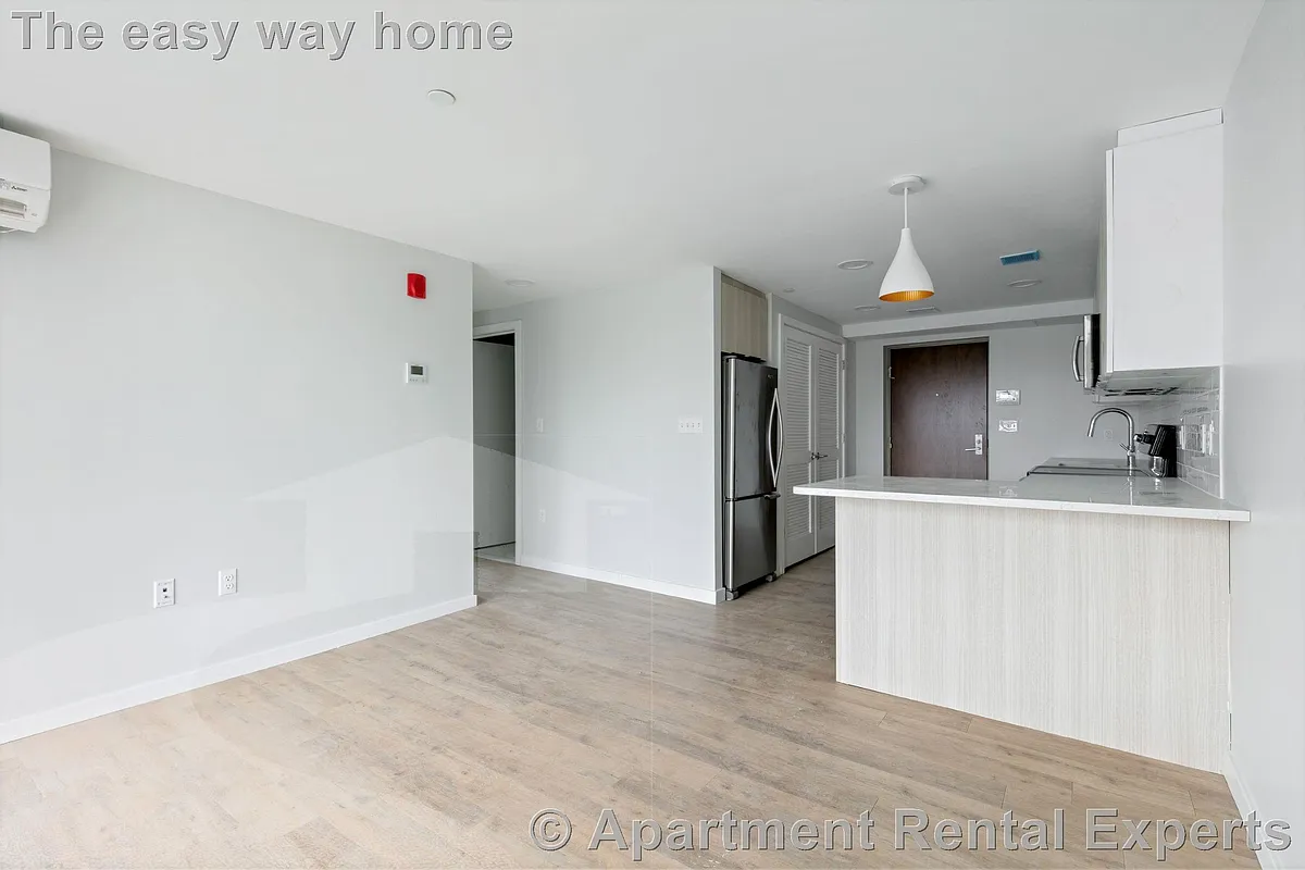 Building Photo - 10 Soden St #402