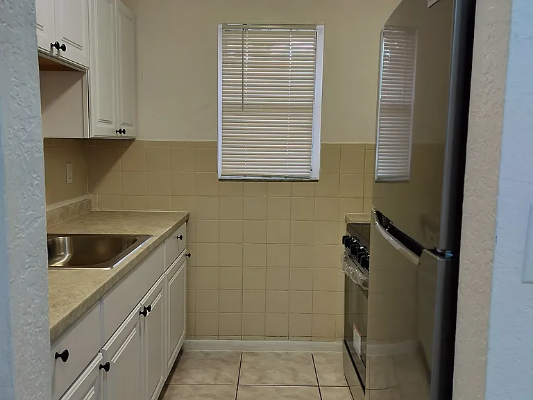 3363 Davie Blvd #102 — Photo 5