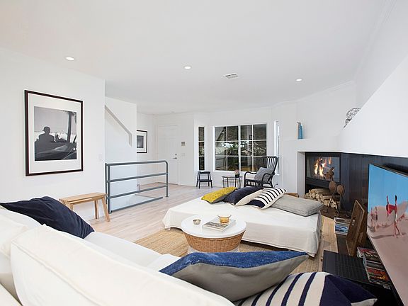 2nd image of 4950 Voltaire St APT 2