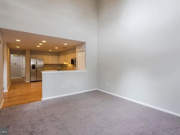 105 Farrington Ct — Photo 10