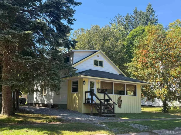 116 Iron St, Crystal Falls, MI 49920