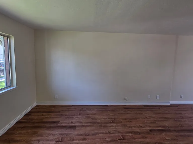 9827 Continental Dr — Photo 4