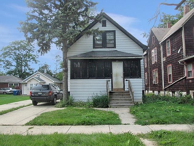 2nd image of 910 S 7th Ave