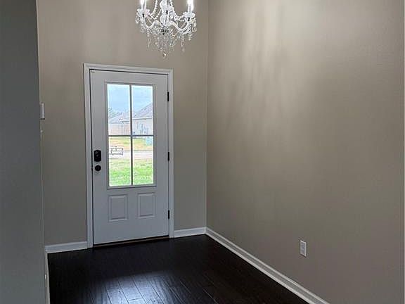 4th image of 20438 Kensington Row