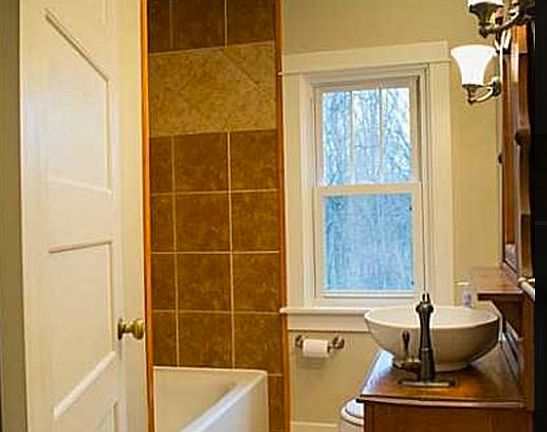 Master Bath, tile floor