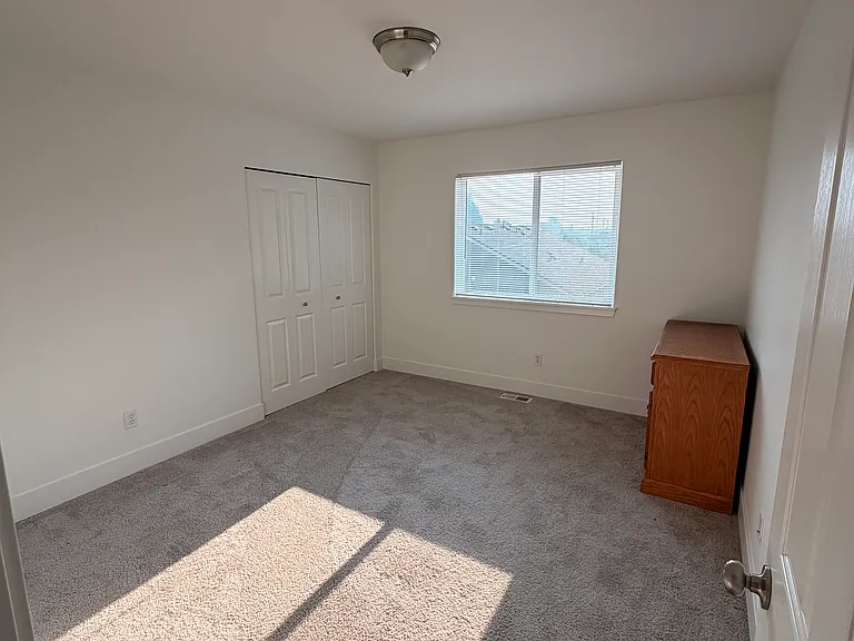 Unfurnished room for rent